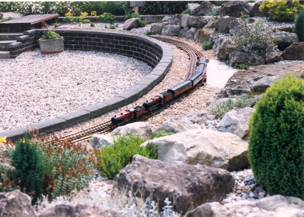 EK0GG - LMS train during a garden railway visit by the group. [Maurice Baker]