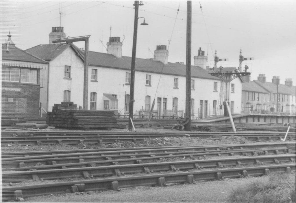 Littlehampton BR(S) - cottages from railway - photo collected by Roger Harmer [ekogg]
