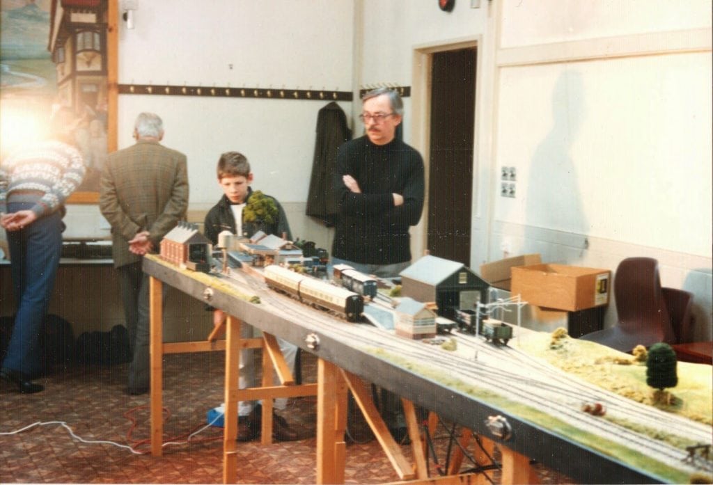 EK0GG- Tony Whibley with his layout "Watlington" in Fleur De Lis Hall - 1997