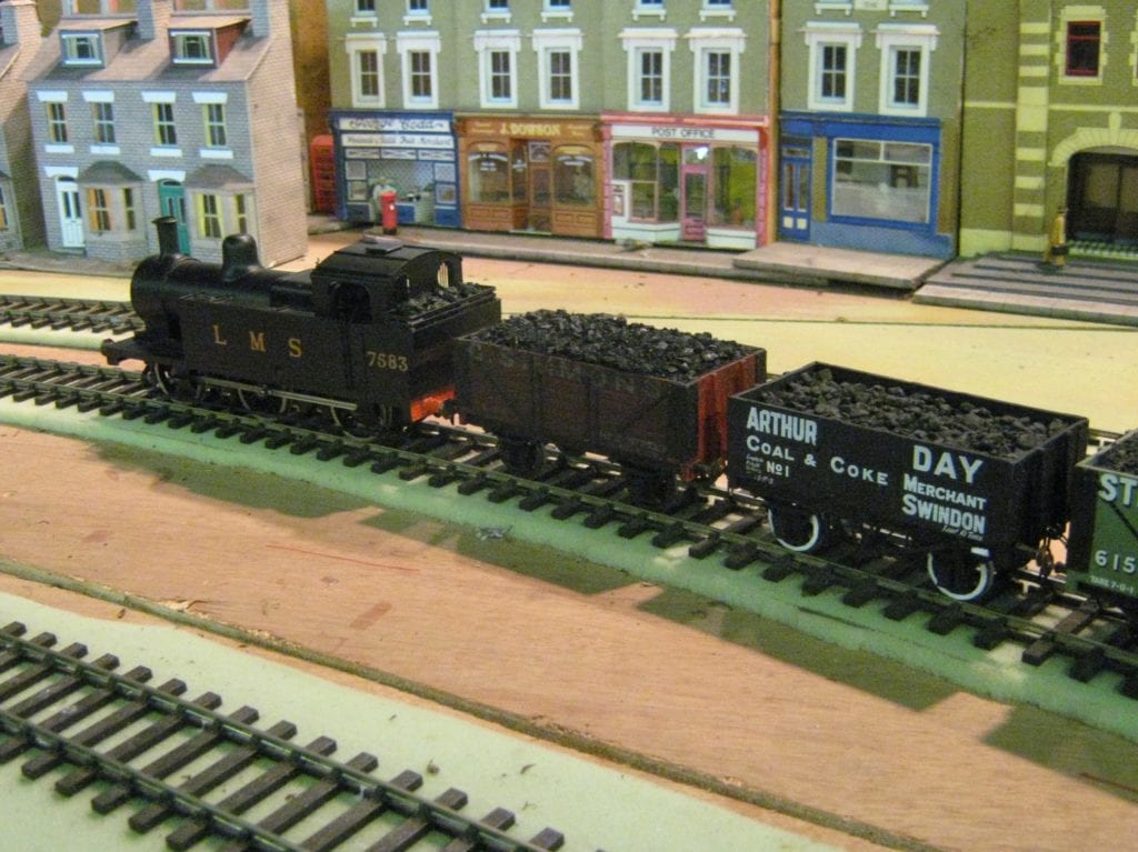 ekogg layout - July 19th - Jinty with a coal train [Rob M]