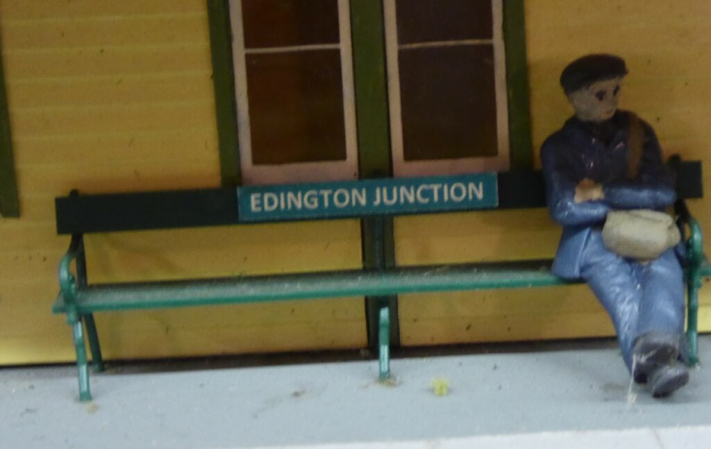 EKOGG 180723 Edington Jcn platform seat
