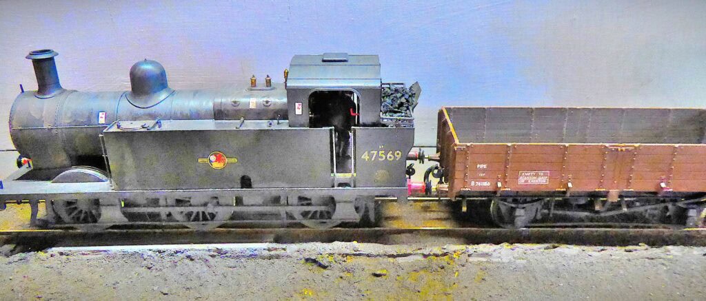 EKOGG 250703 ex-LMS 3F 0-6-0T 47569 with Pipe wagon Steve