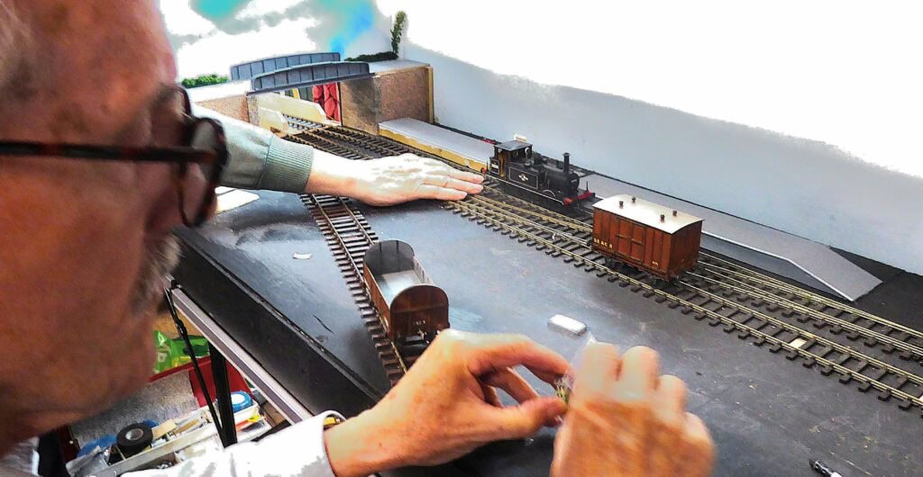 EKOGG 261007 Chris M laying magnets on Badlesham