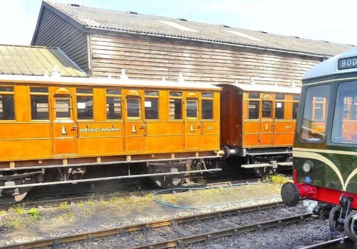KESR District Rly 4 wheel carriage 100 & BR class 108 DMMU 8 May 2026